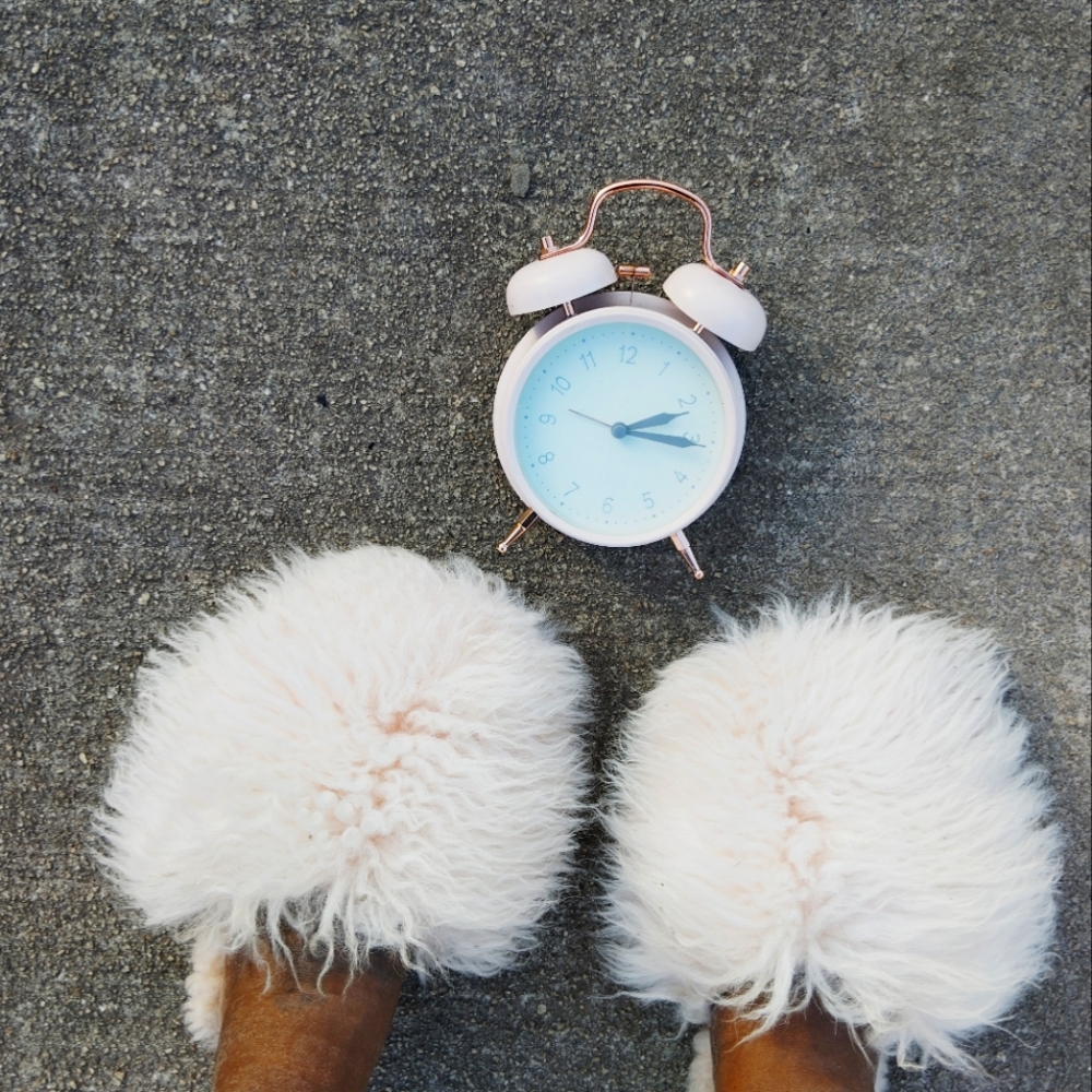 Ugg Fluff Momma SlipperFluffy  Sheepskin pink sn same color alarm ⏰ clock